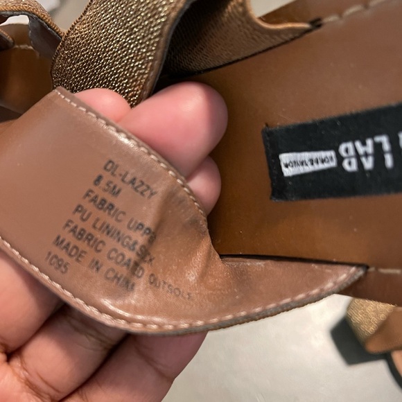 Design Lab Bronze Lazzy sandals strappy gold glitter flats size 8.5 - Picture 6 of 8